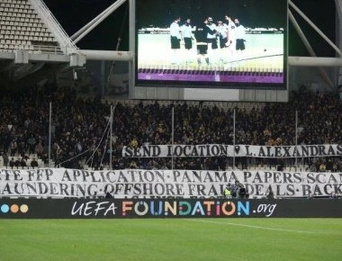 ΑΕΚ-Άγιαξ: Το πανό που ζητήθηκε να κατέβει, αλλά έμεινε… πεισματικά κρεμασμένο για 19 λεπτά